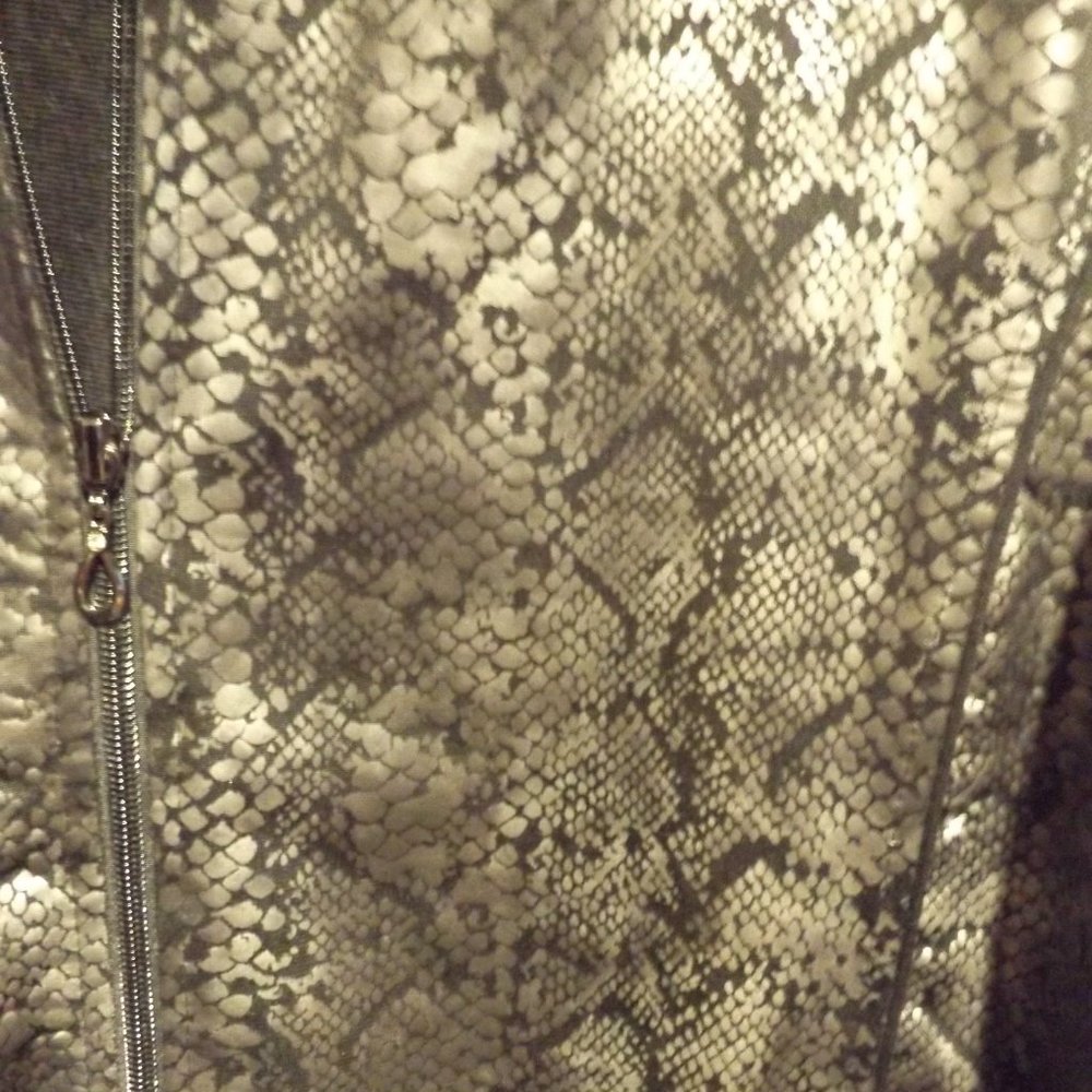 ACTIVOLOGY Reptile Print Jacket - Picture 4 of 5
